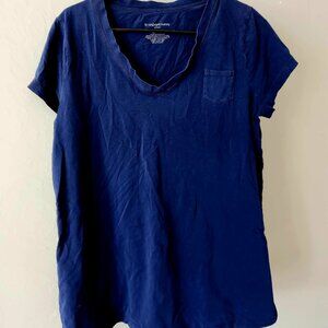 Liz Lange Maternity L pocket v-neck short sleeve top